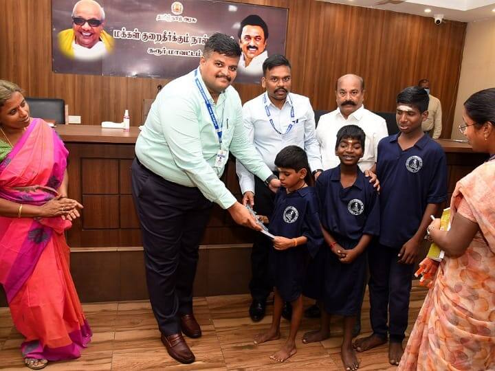 The district head who provided training libraries to the differently abled TNN கரூரில் மாற்றுத்திறனாளிகளுக்கு பயிற்சி நூலகங்களை வழங்கிய ஆட்சியர்