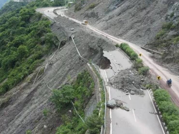 himachal rains cloudburst more than two thousand houses collapsed in two months loss of rs 8099 crore in state Himachal Rains: ਹਿਮਾਚਲ ਪ੍ਰਦੇਸ਼ ਵਿੱਚ ਦੋ ਮਹੀਨਿਆਂ ਵਿੱਚ ਢਹਿ ਢੇਰੀ ਹੋਏ 2 ਹਜ਼ਾਰ ਤੋਂ ਵੱਧ ਘਰ, 8099.56 ਕਰੋੜ ਰੁਪਏ ਦਾ ਨੁਕਸਾਨ