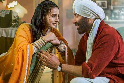 'ਗਦਰ 2' ਦੇ ਨਿਰਮਾਤਾ ਨੇ ETimes ਨਾਲ ਖਾਸ ਗੱਲਬਾਤ 'ਚ ਇਸ ਦੀ ਰਿਲੀਜ਼ ਡੇਟ ਦੀ ਜਾਣਕਾਰੀ ਦਿੱਤੀ ਹੈ। ਉਨ੍ਹਾਂ ਕਿਹਾ ਕਿ 'ਗਦਰ 2' ਨੂੰ ਰਿਲੀਜ਼ ਹੋਣ ਤੋਂ ਘੱਟੋ-ਘੱਟ ਦੋ ਮਹੀਨੇ ਬਾਅਦ ਓਟੀਟੀ ਪਲੇਟਫਾਰਮ 'ਤੇ ਰਿਲੀਜ਼ ਕੀਤਾ ਜਾਵੇਗਾ। OTT ਰਿਲੀਜ਼ ਦੀ ਮਿਤੀ ਨੂੰ ਅਜੇ ਅੰਤਿਮ ਰੂਪ ਨਹੀਂ ਦਿੱਤਾ ਗਿਆ ਹੈ। ਦੀਵਾਲੀ ਦੇ ਮੌਕੇ 'ਤੇ ਇਹ ਫਿਲਮ OTT ਪਲੇਟਫਾਰਮ 'ਤੇ ਦਸਤਕ ਦੇ ਸਕਦੀ ਹੈ।