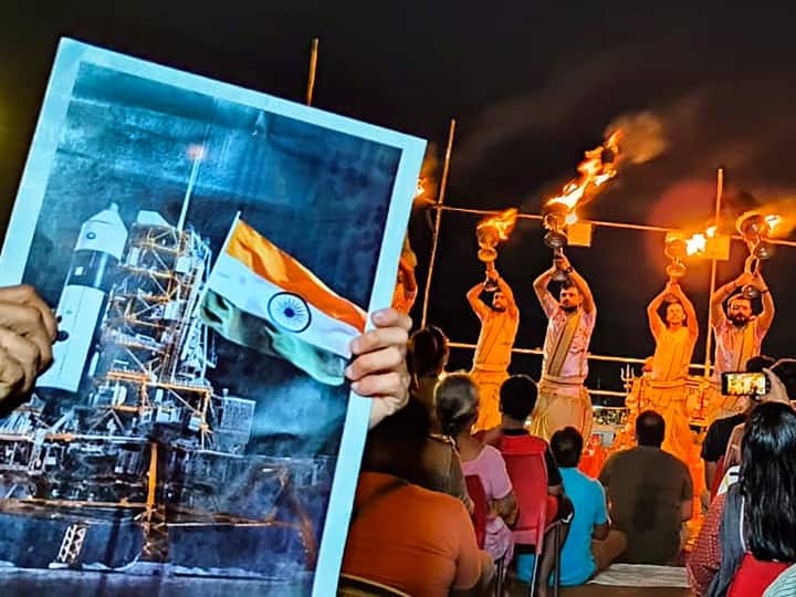 Chandrayaan 3 Landing Sundarkand Paath In Prayagraj Ganga Aarti In Varanasi Namaz In Lucknow For Landing On Moon ANN Chandrayaan 3 Landing: चंद्रयान की सफल लैंडिंग के लिए UP में कहीं सुंदरकांड पाठ तो कहीं गंगा आरती, लखनऊ में हुई नमाज