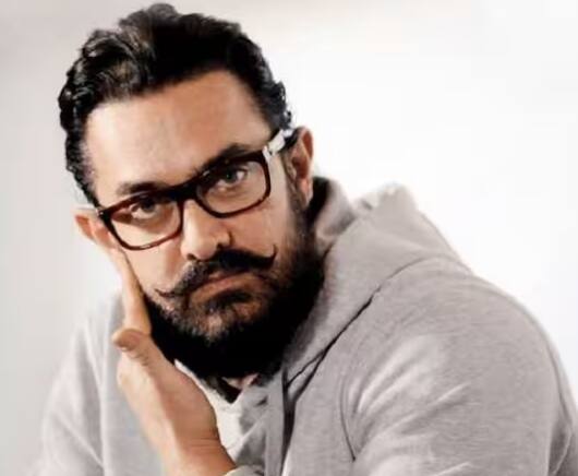 ਜਦੋਂ ਅਦਾਕਾਰ ਫਿਲਮ ਦੇ ਪ੍ਰਮੋਸ਼ਨ ਲਈ ਕੋਲਕਾਤਾ ਪਹੁੰਚੇ ਤਾਂ ਇਸ ਦੌਰਾਨ ਇਕ ਆਮ ਪ੍ਰਸ਼ੰਸਕ ਦੀ ਤਰ੍ਹਾਂ ਉਨ੍ਹਾਂ ਨੂੰ ਮਿਲਣ ਲਈ ਪੈਦਲ ਹੀ ਸੌਰਵ ਗਾਂਗੁਲੀ ਦੇ ਘਰ ਪਹੁੰਚੇ। ਪਰ ਉਸ ਸਮੇਂ ਆਮਿਰ ਨੇ ਆਪਣਾ ਗੈਟਅੱਪ ਬਦਲਿਆ ਹੋਇਆ ਸੀ।