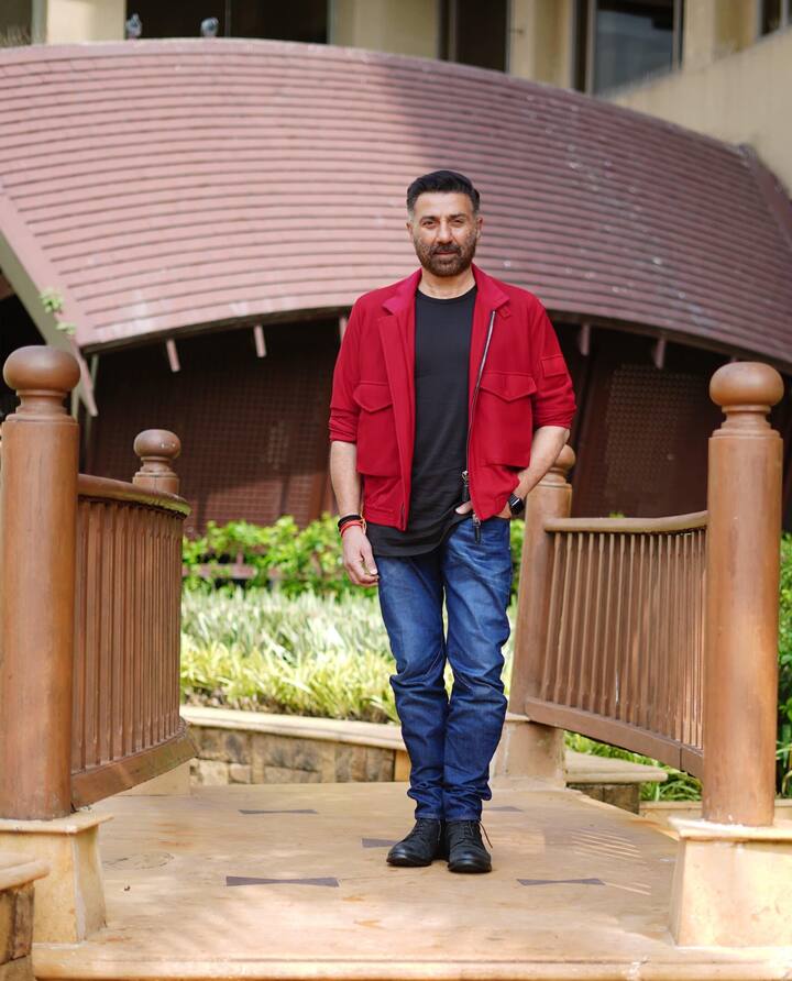 सनी देओल 80 के दशक से लेकर अभी तक लोगों का मनोरंजन कर रहे हैं. एक्टर ने अपने शानदार करियर में हिंदी सिनेमा को एक से बढ़कर एक हिट फिल्में दी है. लेकिन एक्टर को इंडस्ट्री में वो जगह नहीं मिल पाई जिसके वो हकदार है.