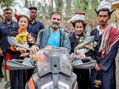 Rahul Gandhi Photos: बच्चों के साथ मस्ती, युवाओं से मुलाकात...बाइक राइड कर अब लेह पहुंचे राहुल गांधी