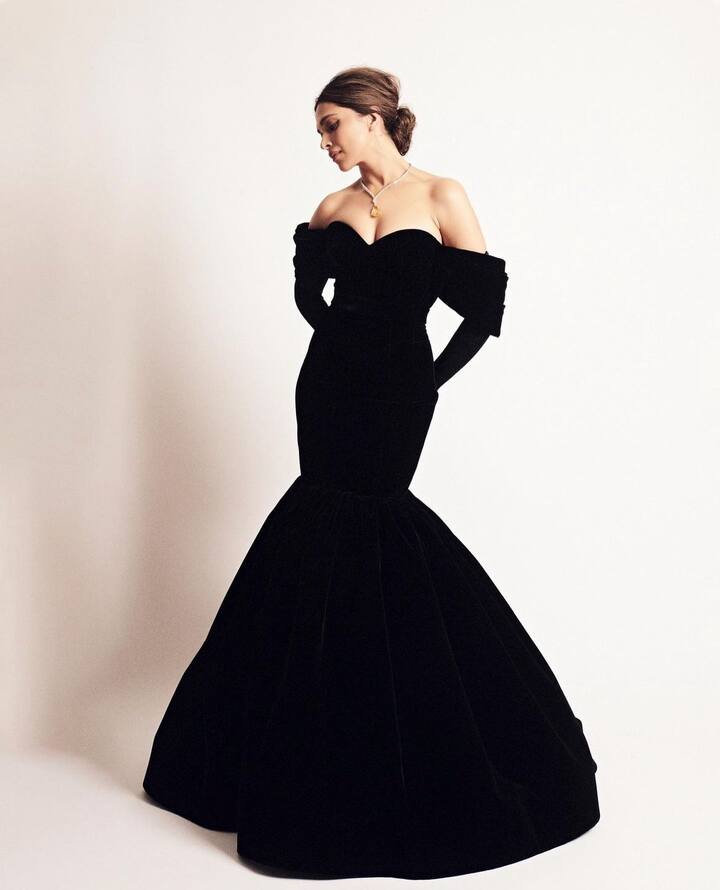 Known for her bold choices, she effortlessly carries both minimalist ensembles and bold, avant-garde looks.