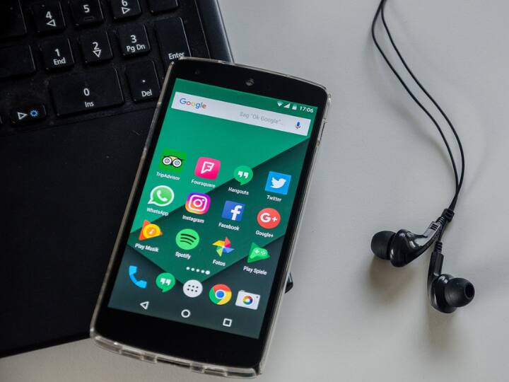 वॉट्सऐप भी दुनियाभर में खूब यूज किया जाता है. इस ऐप के जरिए लोग एक दूसरे को पेमेंट और आपस में कनेक्टेड रहते हैं. कम्युनिकेशन के लिहाज से ये एक इम्पोर्टेन्ट ऐप बन गया है.