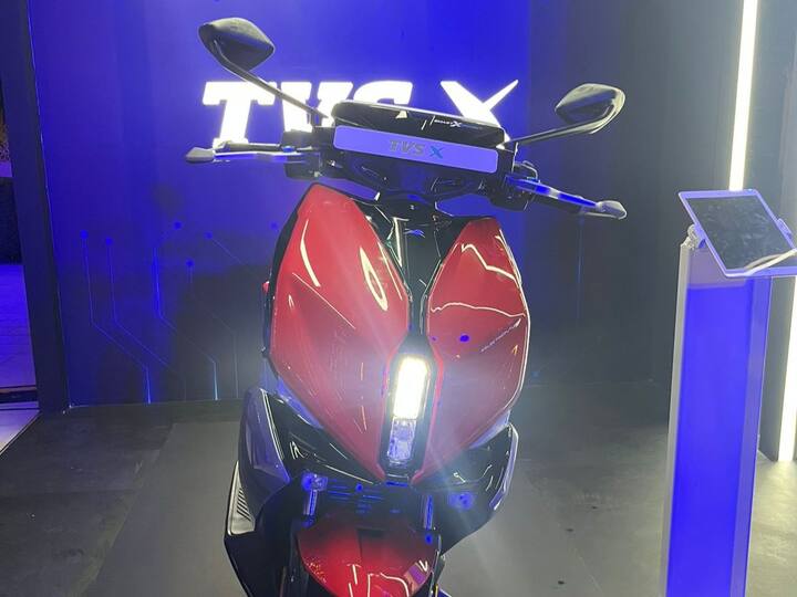 The scooter's innovative features don't end there – the screen also includes a tilting function, a unique feature within its segment. (Image Source: Somnath Chatterjee)