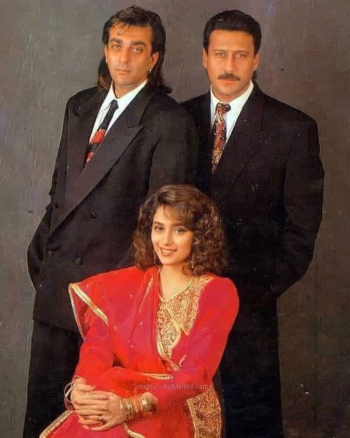 'खलनायक' ने रिलीज के 30 साल पूरे कर लिए है. इस फिल्म में संजय दत्त विलेन के रोल में दिखाई दिए थे. एक्टर की जबरदस्त एक्टिंग ने लोगों का दिल जीत लिया था.