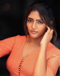 Eesha Rebba Photo Gallery : ఈషా రెబ్బా - మోడ్రన్ డ్రస్‌లో అదిరిందబ్బా!