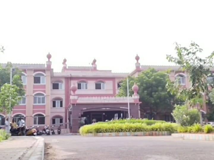 அரசியலமைப்புச் சட்டத்திற்கு எதிரான புதிய மசோதாவிற்கு எதிர்ப்பு - கரூரில் தொடரும் வழக்கறிஞர்களின் ஆர்ப்பாட்டம்