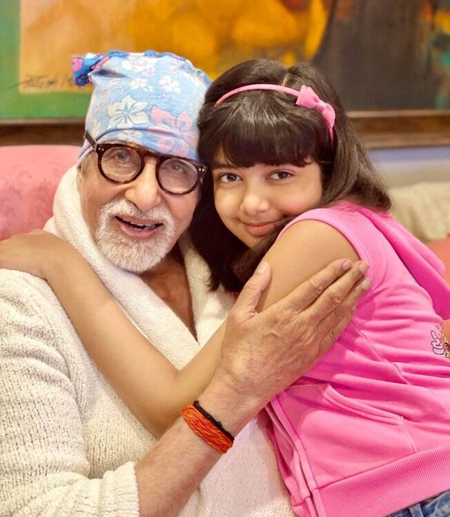 वहीं अमिताभ बच्चन ने भी अपने चंद्रयान 3 की लैंडिंग के लिए कुछ  लिखा है. बिग बी ने केबीसी शो के स्पेशल एपिसोड में चंद्रयान 3 को लेकर कहा- 'कल शाम को जब  चांद  निकलेगा ना, तो उस चांद की मिट्टी पर हमारे देश के कदमों की छाप होगी, कल हमारा चंद्रयान 3 अपने माम के घर यानी चंदा मामा के घर पहुंचेगा.'