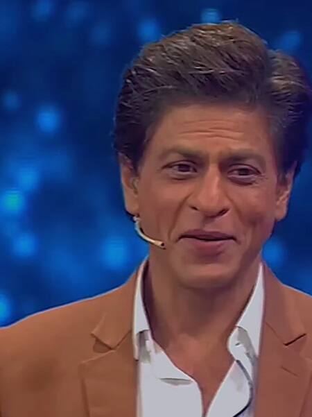 एक शो के दौरान शाहरुख खान के मुंह से कुछ बातें निकल गई थीं, उस वक्त शाहरुख के सामने सलमान खान और रानी मुखर्जी थे.