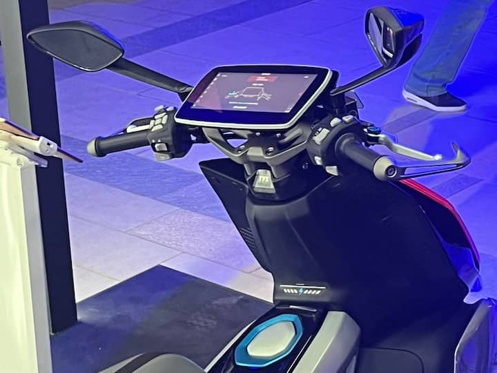 This touchscreen interface allows for extensive customization, enabling users to personalize wallpapers and layout configurations. (Image Source: Somnath Chatterjee)