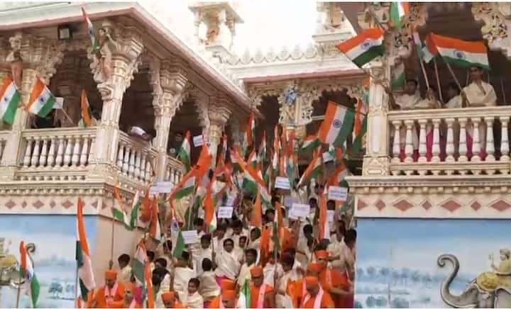 તો બીજી તરફ આજે દેશભરમાં ઉત્સવનો માહોલ છે. મંદિર,મસ્જીદ અને ગુરુદ્વારાઓમાં પણ ભગવાનને વિશેષ પ્રાર્થના સાથે ઈસરોના વૈજ્ઞાનિકોને અભિનેદન પાઠવવામાં આવી રહ્યા છે.