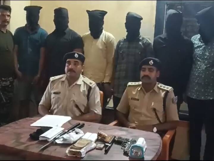 Jharkhand Crooks rob vehicles by posing fake police officers arrested 7 accused in Dhanbad ANN Dhanbad News: धनबाद में फर्जी पुलिस अधिकारी बनकर सड़कों पर लूटते थे गाड़ियां, पुलिस ने 7 आरोपियों को ऐसे किया गिरफ्तार