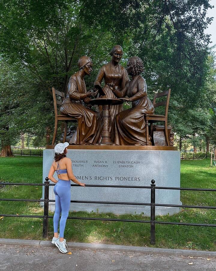 సమంత న్యూయార్క్ లో జరిగిన ఇండిపెండెన్స్ డే పరేడ్ లో పాల్గొంది. -Image credit: Samantha/Instagram