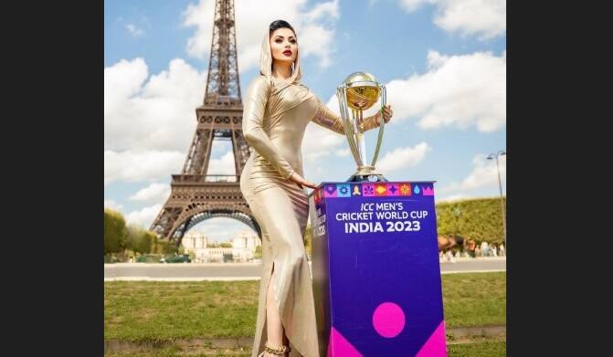 World Cup 2023 Trophy Urvashi Rautela first actor officially launch CWC Trophy Eiffel Tower World Cup 2023ની ટ્રૉફી સાથે દેખાઇ હૉટ એક્ટ્રેસ ઉર્વશી રૌતેલા, ICCએ સોંપી ખાસ જવાબદારી