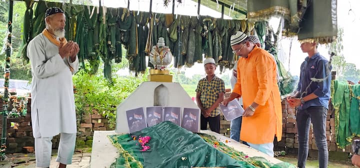 उन्होंने कहा कि मिशन चंद्रयान-3 पूरा होने की दुआ करने के लिए हाजिर हुआ हूं. बता दें कि धर्म और मजहब की दीवारों से ऊपर उठकर भारत का हर नागरिक चंद्रयान-3 के चमत्कार की प्रार्थना कर रहा है.