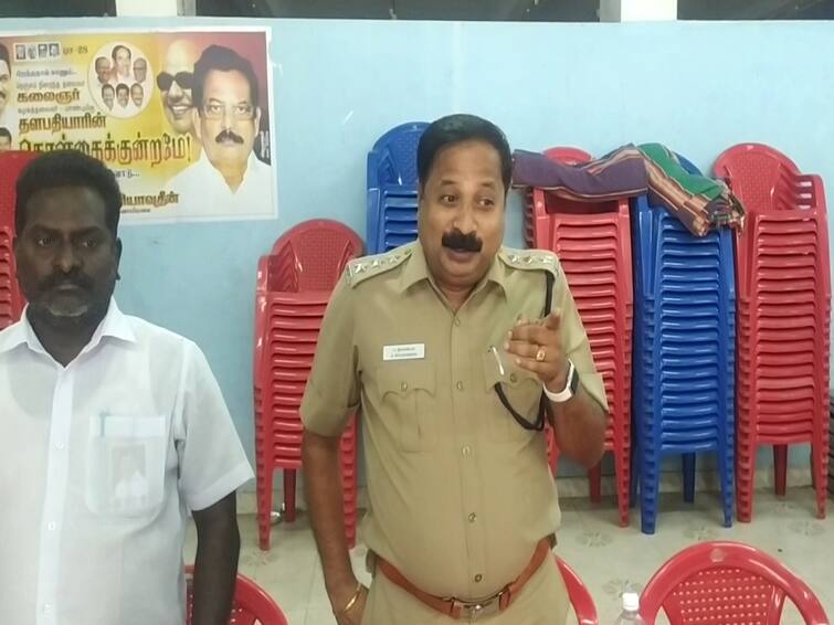 DSP sings a movie song at an awareness program in Mayiladuthurai TNN மதிமயக்கும் குரலில் சினிமா பாடலை பாடி மக்களை கவர்ந்த டிஎஸ்பி - மயிலாடுதுறை சுவாரஸ்யம்