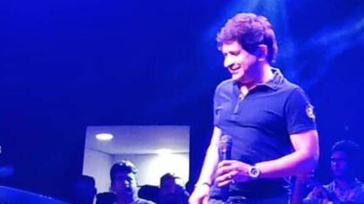 ১৯৯১ সালে, বিয়ের পরে দিল্লি থেকে মায়ানগরী মুম্বইতে চলে আসেন তিনি। যে শিল্পী সুরে, গানে জয় করেছেন গোটা দর্শককুলকে, তাঁর নাকি ছিল না কোনও প্রথাগত সুর শিক্ষাই!
