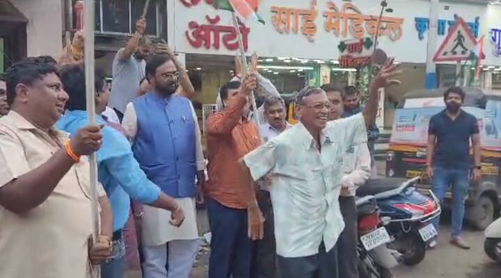 रिक्षा स्थानकावरदेखील आनंद साजरा करण्यात आला.