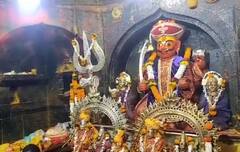 Jejuri News : चांद्रयानाच्या यशस्वी लँडिंगसाठी जेजुरीत खंडोबाला दुग्धाभिषेक