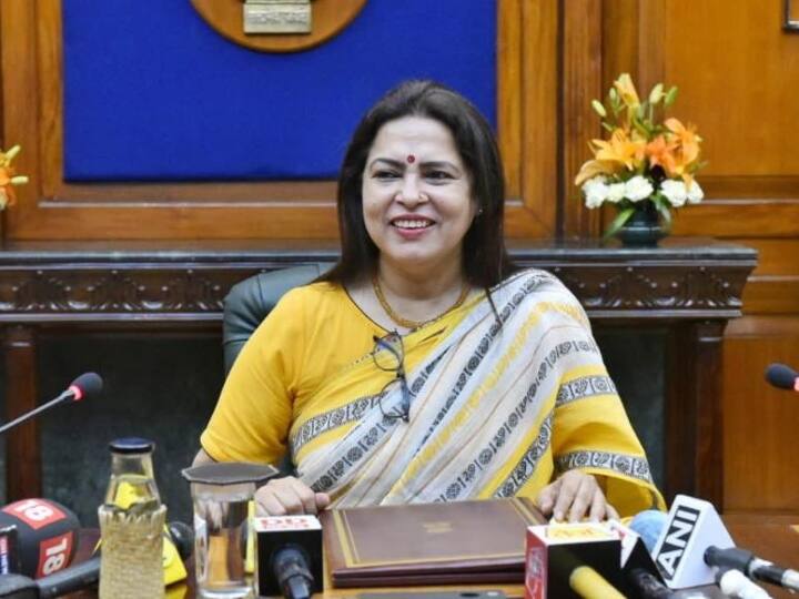 Chandrayaan 3 Moon Landing Meenakshi Lekhi said this before Chandrayaan 3 landing on Moon  Chandrayaan-3 Moon Landing: चंद्रयान 3 की चांद पर लैंडिग पहले मीनाक्षी लेखी बोलीं- 'ईश्वर की कृपा बनी रहे, विज्ञान आगे बढ़ता रहे'