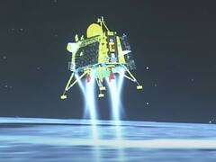 चंद्रयान-3 की चंद्रमा पर लैंडिंग की पहली तस्वीर, आप भी देखें ऐतिहासिक नजारा