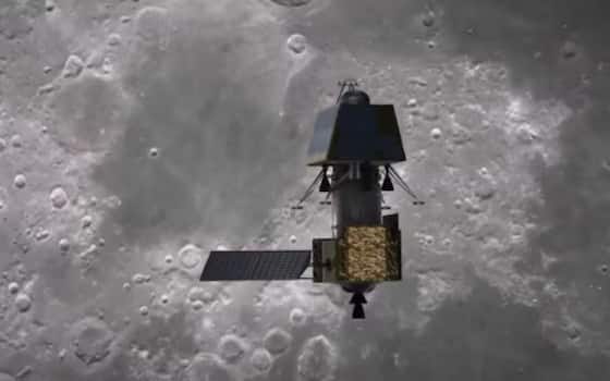 chandrayaan 3 landing update isro said condition favourable for soft landing of propulsion module Chandrayaan 3 : चांद्रयान-3 लॅंडर चंद्रावर उतरण्यासाठी सज्ज, वातावरण पोषक असल्याची ISRO ची माहिती