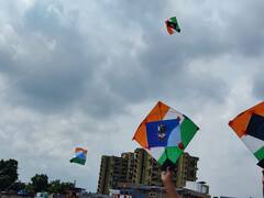 Chandrayaan 3: चंद्रयान 3 की सफल लैंडिंग की मनोकामना के लिए आसमान में उड़ाई गई तिरंगा-चंद्रयान बनी पतंग, देखें तस्वीरें