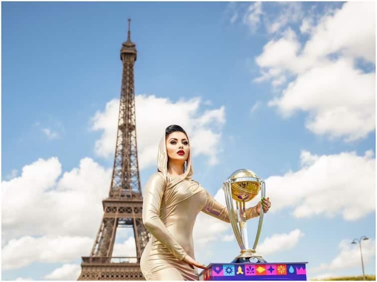 World Cup 2023 Trophy Urvashi Rautela first actor to officially launch CWC Trophy eiffel tower World Cup 2023 Trophy: ఊర్వశి రౌతేలా అరుదైన రికార్డ్ - ఈఫిల్ టవర్ ముందు వరల్డ్ కప్‌తో