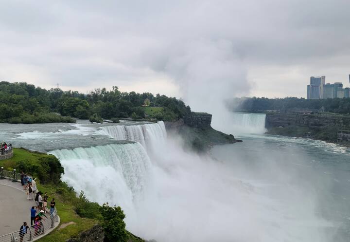 అమెరికాలోని న్యూయార్క్, కెనడా మధ్య ఈ నయాగరా జలపాతం ఉంది. Image Credit: Chilikuri Naga Surendra Reddy