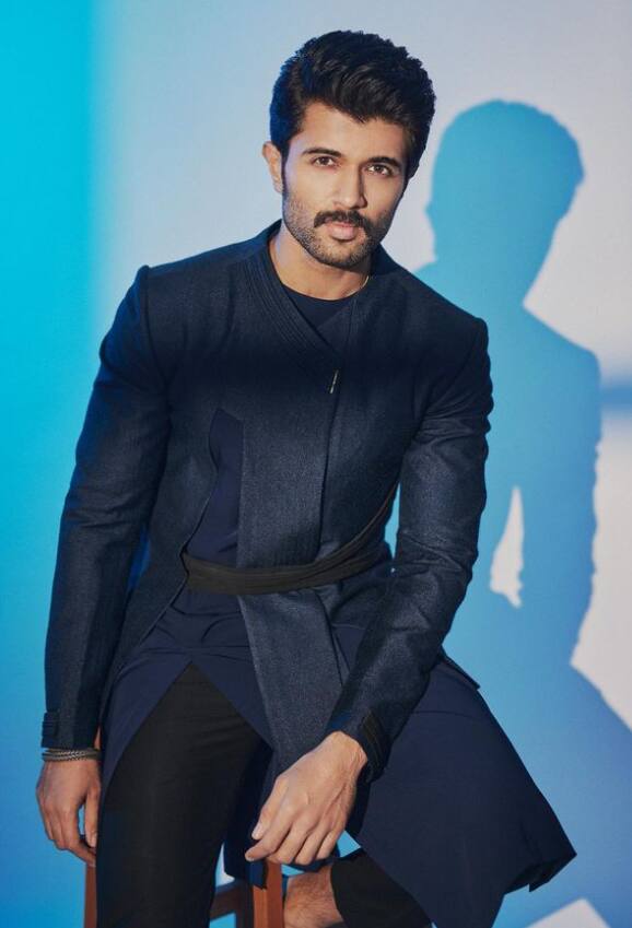 இவர் தெலுங்கில் அர்ஜுன் ரெட்டி என்ற படத்தின் மூலம் பிரபலமாகி நோட்டா என்ற படத்தின் மூலம் தமிழ் சினிமாவில் அறிமுகமானார்.
