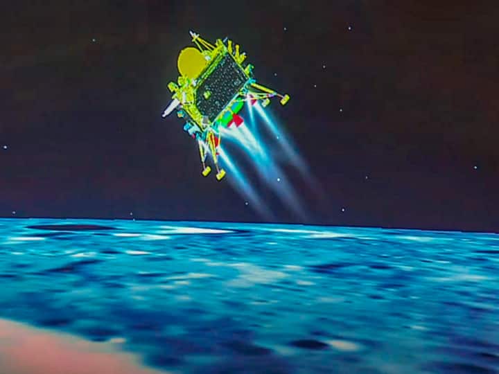 Chandrayaan 3 Land: 'स्वर्ण जड़ित' लैंडर विक्रम ने जब चांद को चूमा, पढ़ें लैंडिंग की पूरी कहानी