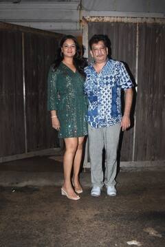 Tejaswini Kolhapure Pics: मौसी तेजस्विनी के बर्थडे पर दिखा श्रद्धा कपूर का ग्लैमरस अवतार,एक्ट्रेस पद्मिनी कोल्हापुरे के साथ यूं दिए पोज