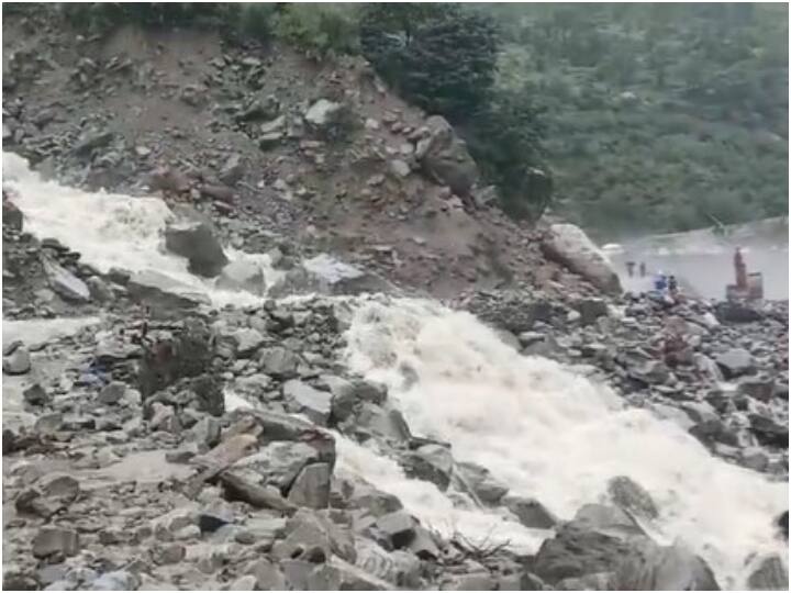 Uttarakhand Weather Badrinath National Highway has been closed due to debris from a landslide Uttarakhand Weather: बारिश से उत्तराखंड में टूट रहे पहाड़, भूस्खलन से बद्रीनाथ नेशनल हाईवे बंद