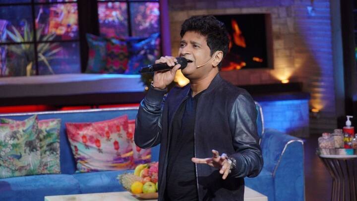 এ আর রহমানের (AR Rahman)-এর গানে প্লেব্যাক গায়ক হিসেবে প্রথম কাজ করেছিলেন কেকে। এরপরেই তাঁর বিজ্ঞাপনী দুনিয়ায় আসা ও পরবর্তীতে অ্যালবাম মুক্তি। তাঁর প্রথম অ্যালবাম 'পল' (Pal) দর্শকদের মধ্যে বেশ জনপ্রিয় হয়েছিল। তাঁর গোটা কেরিয়ারের সেরা দুটি অ্যালবামই ছিল 'পল' ও 'ইয়ারোঁ'।