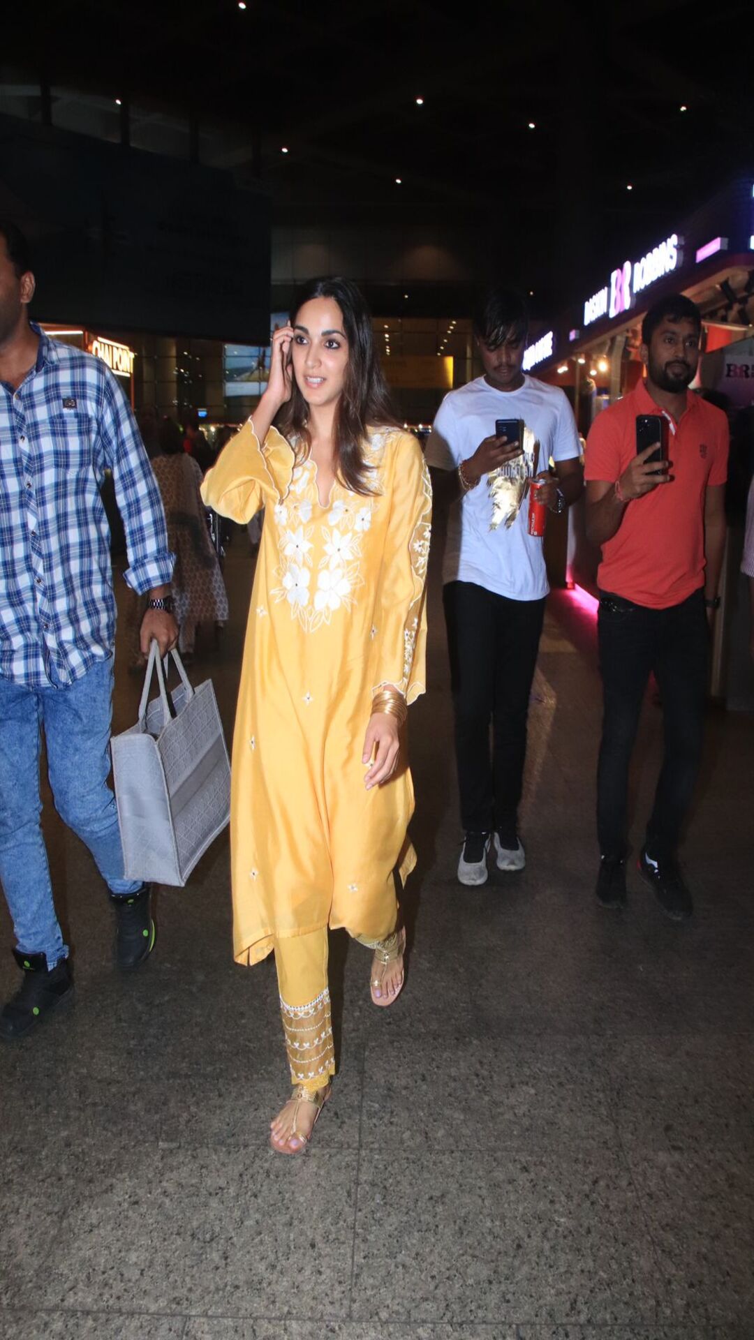 Tara Sutaria Vs Kiara Advani: Which Diva's Stunning Yellow Suit Is Your  Pick Up For Haldi Ceremony?