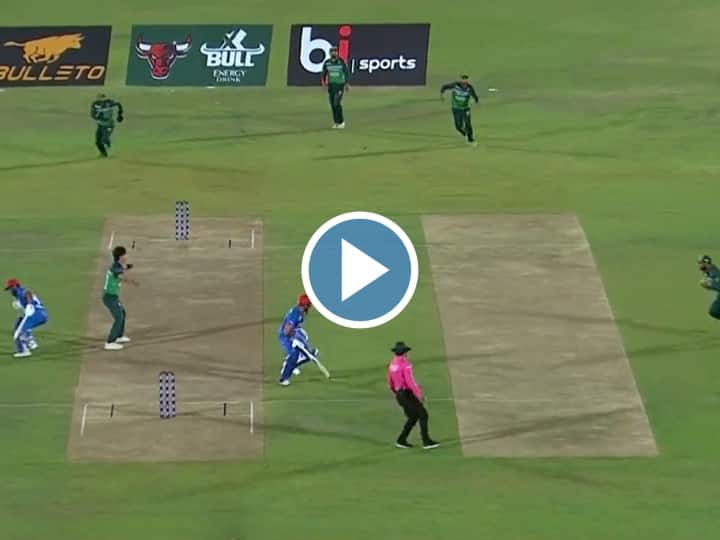 PAK vs AFG 1st ODI people making fun of Pakistan's bad fielding watch viral video Fakhar Zaman and Mohammad Rizwan पाकिस्तान की फील्डिंग का एक बार फिर बना मजाक, वायरल हो रहा ये मजेदार वीडियो