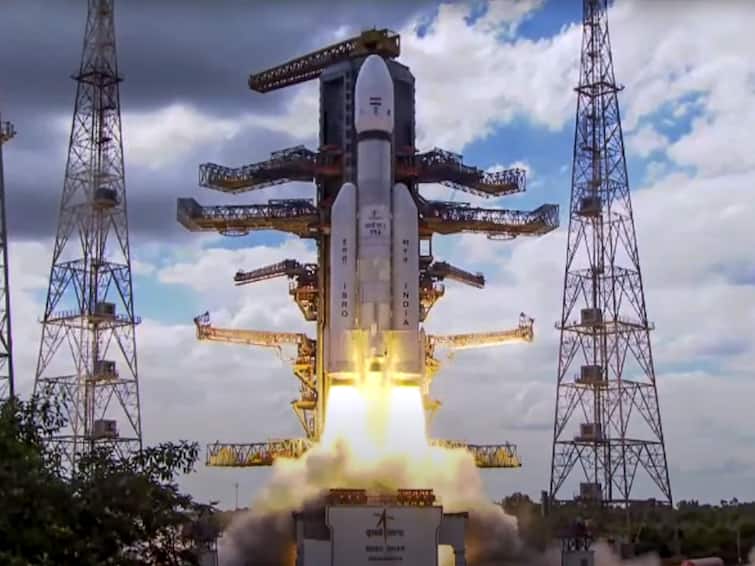 Chandrayaan 3: Meet the private  companies that helped ISRO with its moon mission ગોદરેજનું એન્જિન તો BHELની બેટરી, Chandrayaan-3માં ભારતીય કંપનીઓનું શું રહ્યું યોગદાન?