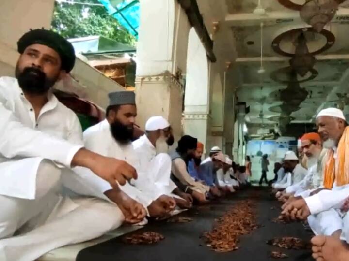 Muslim devotees offered namaz at Ajmer Sharif Dargah in Rajasthan for the successful lunar landing of Chandrayaan-3. (Image Source: Twitter/@ANI)