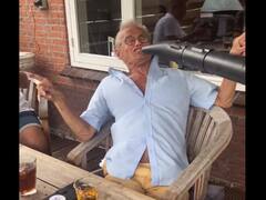 वैक्यूम क्लीनर ने बुजुर्ग के मुंह से खींच लिया दांतों का सेट, हंसी नहीं रोक पाएंगे आप- देखें ये वायरल वीडियो