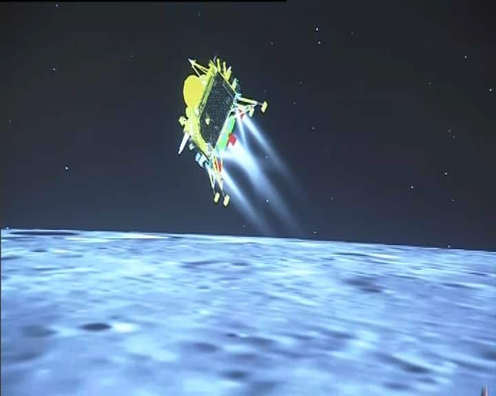 Chandrayaan-3 Landing Video: चंद्रमा पर चंद्रयान 3 की लैंडिंग का पहला वीडियो आया सामने, आप भी देखें खूबसूरत नजारा