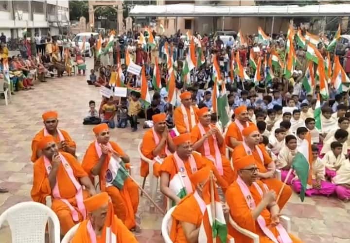 આચાર્યશ્રી જિતેન્દ્રિયપ્રિયદાસજી સ્વામીજીએ પણ લંડનમાં ભગવાનના ચરણોમાં પ્રાર્થના કરી હતી.