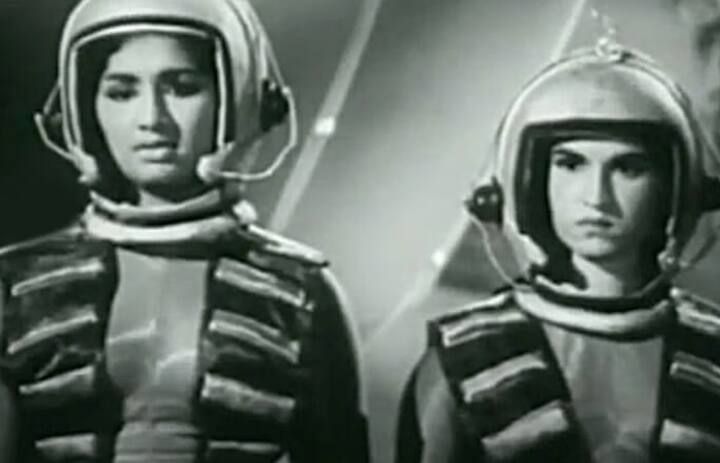 कलई अरसी नाम की एक फिल्म आई थी वो भी 60 के दशक में. जी हां, 1963 में ये तमिल फिल्म बनी थी. A. Kasilingam के डायरेक्शन में बनी इस फिल्म में उस वक्त के जाने माने दिग्गज कलाकार एमजी रामचंद्र ने अहम भूमिका निभाई थी. स्पेस पर आधारित ये पहली तमिल फिल्म थी.