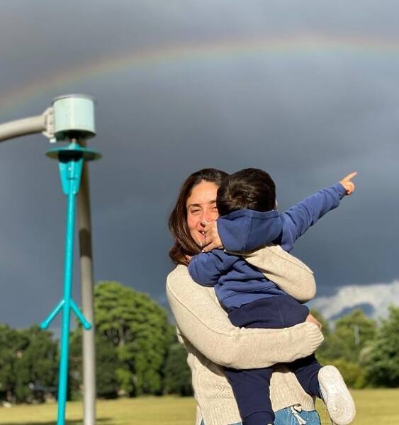 करीना कपूर खान ने तो अपने परिवार के साथ मिल कर आज शाम को टीवी देखने का प्लान बनाया है. ताकि लाइव इस क्षण को मेहसूस कर सके और अपने बच्चे तैमूर और जेह को भी इसका साक्षी बना सकें. करीना ने कहा हैै- 'भारतीय होने के नाते हमारे लिए ये एक बहुत बड़ी बात है. हमें गर्व है.'