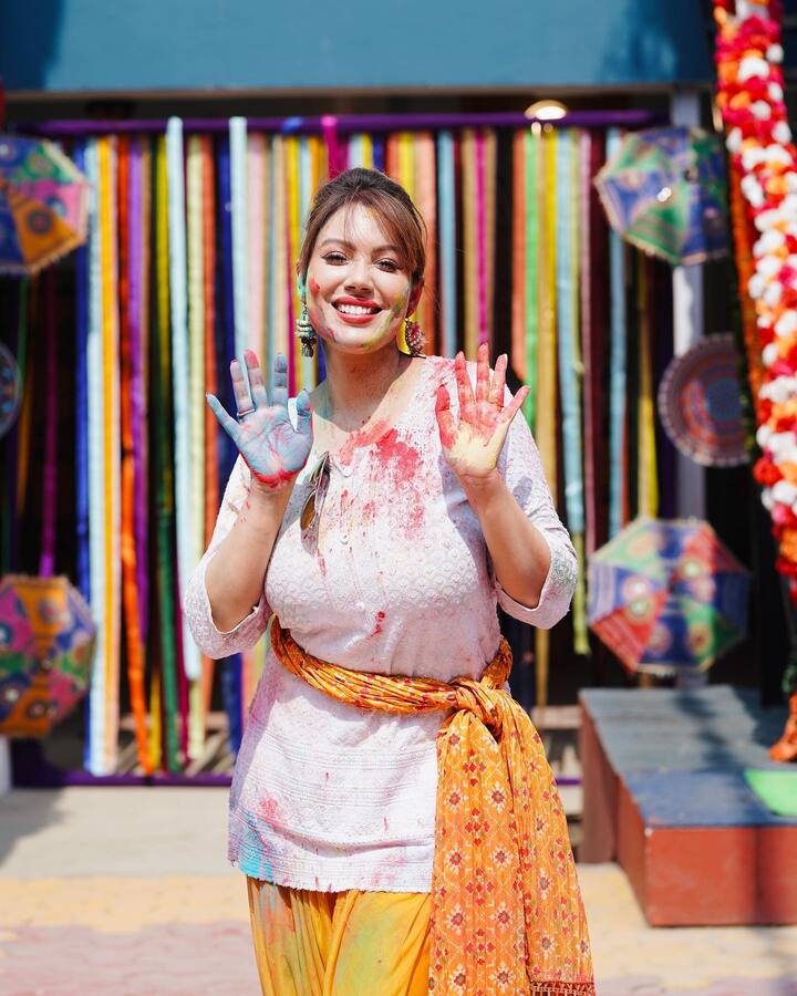 बता दें कि शो में दयाबेन और जेठालाल के अलावा दर्शक बबीता जी और जेठालाल के बीच होने वाली फ्लर्टिंग को भी काफी पसंद करते हैं.