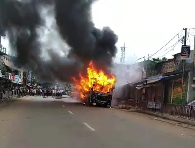 Chhattisgarh passenger bus fire Gupta travel's odisha border boriguma bastar news ANN Chhattisgarh: चलती बस में लगी आग, चंद मिनटो में बस जलकर हुई खाक, बाल-बाल बची 45 यात्रियों की जान