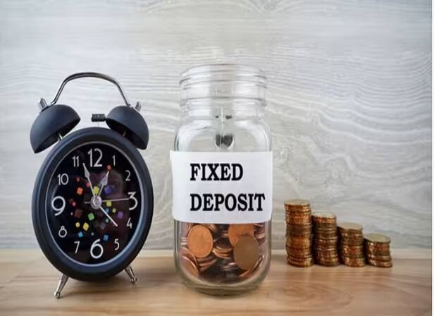 ਬਚਤ ਖਾਤਾ ਖੋਲ੍ਹਣ ਤੋਂ ਇਲਾਵਾ, ਤੁਸੀਂ ਬੈਂਕ ਦੀ ਐਫਡੀ ਸਕੀਮ ਵਿੱਚ ਵੀ ਨਿਵੇਸ਼ ਕਰ ਸਕਦੇ ਹੋ। ਇਸ ਦੇ ਲਈ ਵੱਖ-ਵੱਖ ਬੈਂਕਾਂ ਦੀ ਵੈੱਬਸਾਈਟ 'ਤੇ ਜਾਓ ਅਤੇ ਦੇਖੋ ਕਿ ਤੁਹਾਨੂੰ ਜ਼ਿਆਦਾ ਵਿਆਜ ਦਰ ਦਾ ਲਾਭ ਕਿੱਥੇ ਮਿਲ ਰਿਹਾ ਹੈ।