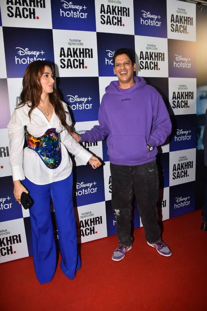 विजय और तमन्ना एक-दूसरे में इस दौरान खोए हुए नजर आए.