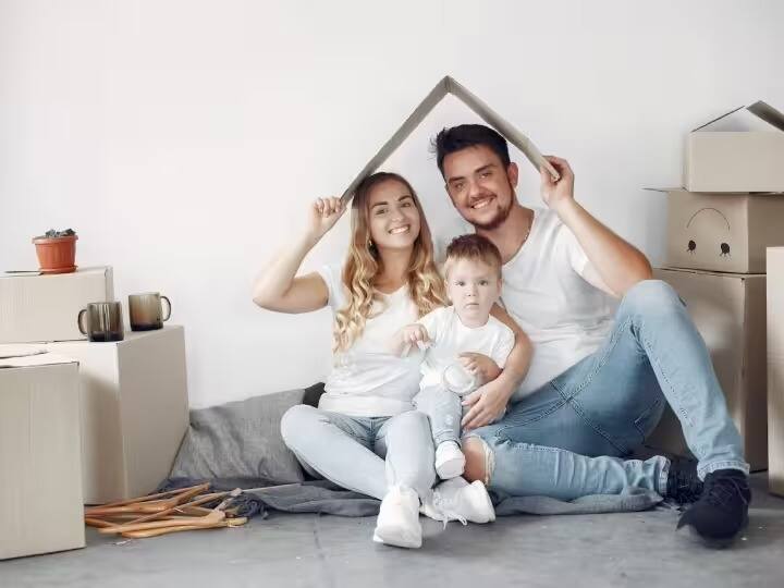 অনেকে ক্ষেত্রেই স্বাস্থ্য়বিমা (Insurance) কিনতে গিয়ে এই ভুলগুলি করে থাকি আমরা। পরবর্তীকালে দুর্ঘটনার সময় যার ফল ভুগতে হয় পরিবারকে। তাই এই ধরনের বিমা (Life Insurance) করার আগে মাথায় রাখুন এই পাঁচ বিষয়।